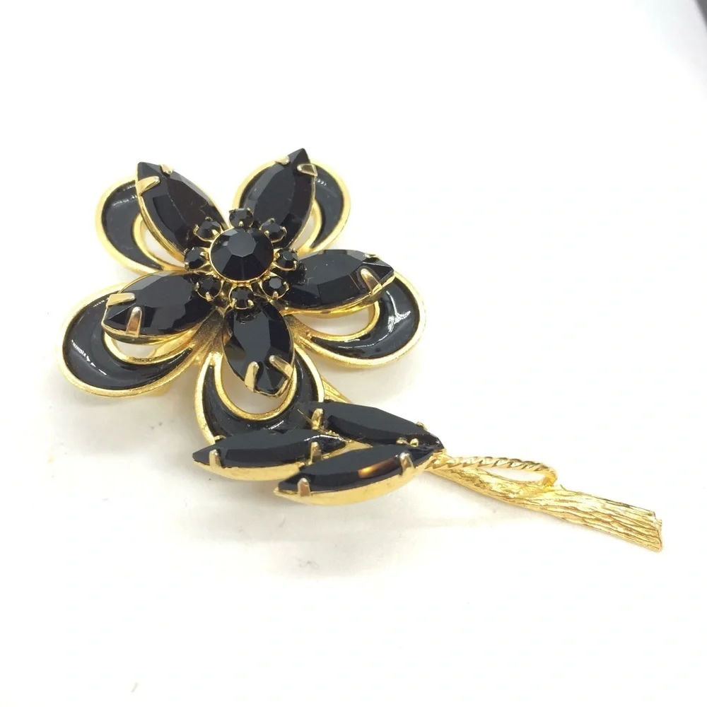 !!SOLD!! VINTAGE BLACK RHINESTONE FLOWER BROOCH PIN GOLD TONE - Picture 9 of 17